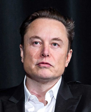 ELON MUSK DENIES COMMONLY BELIEVED SOUTH AFRICAN HERITAGE